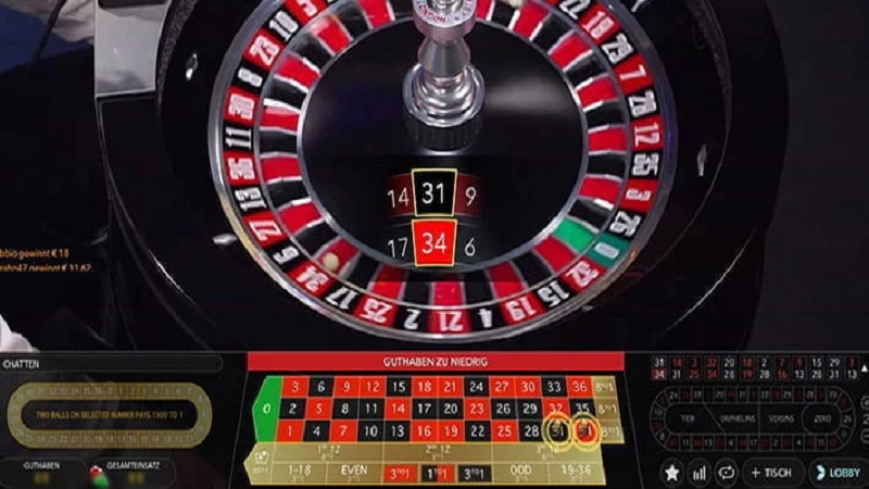 Vòng quay roulette gồm 2 màu chủ đạo đen - trắng xen kẽ